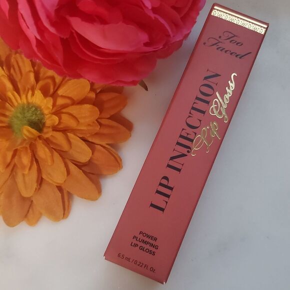 Too Faced Lip Injection Plumping Lip Gloss in Say My Name (Cool beige Sparkle) - Picture 10 of 14